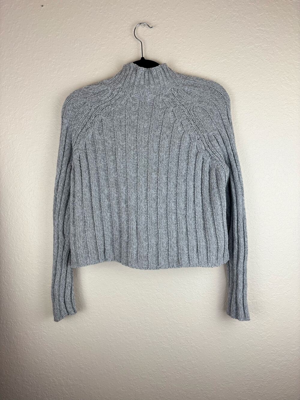 American Eagle Gray Cropped Ribbed Long Sleeve Sweater Size Small